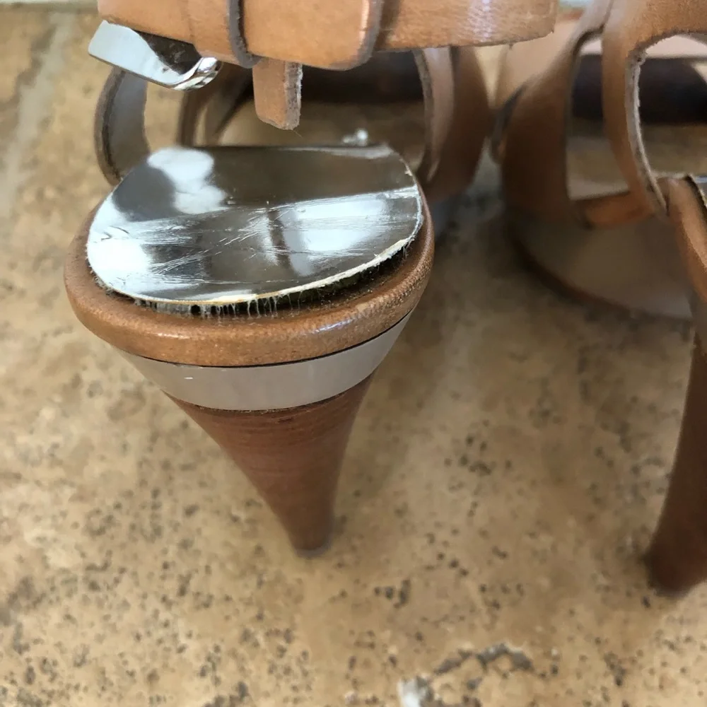 MICHAEL KORS - Y2K CARLA LEATHER BUCKLE PLATFORM HEELS SANDALS + WOMENS/TAN 7